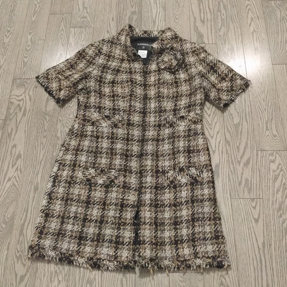 Beautiful cape by Chanel 🌸🌸🍀🌸🌸🌼🌼🌼 - Picture 1 of 15